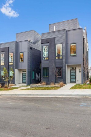 Exterior - The Chorus- Rooftop Lounge + 1.5 miles to Broadway! (Nashville)