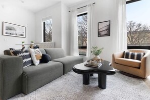 Smart TV, books, offices - The Chorus- Rooftop Lounge + 1.5 miles to Broadway! (Nashville)