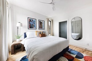 4 Schlafzimmer, Schreibtisch, Bügeleisen/Bügelbrett, Reisekinderbett