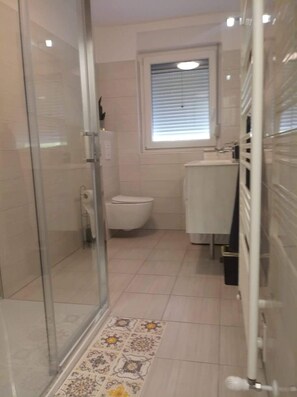 淋浴設備、風筒、提供毛巾、番梘