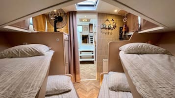 2 bedrooms, WiFi, bed sheets