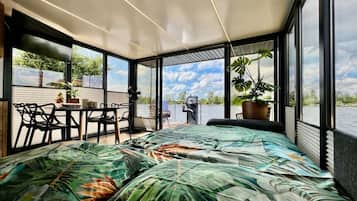 3 bedrooms, desk, free WiFi, bed sheets