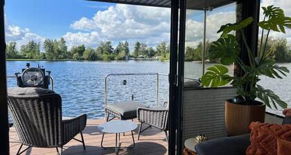 NEW - Little Asia - Houseboat on a lake near Amsterdam with Sauna