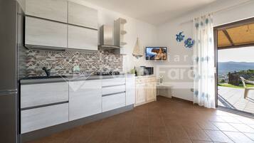 KĂŒhlschrank, Mikrowelle, GeschirrspĂŒler