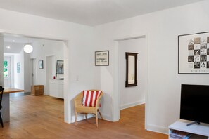 Interior - Apartment 'Ferienhaus Neudorf' with Private Terrace, Private Garden and Wi-Fi (Varel)