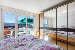 2 bedrooms, free WiFi, bed sheets - Apartment 'Ferienwohnung Hochtal' with Private Terrace, Balcony and Wi-Fi (Bernau im Schwarzwald)