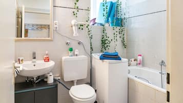 Dusche, Haartrockner, Handtücher