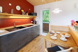 Frigorifero, forno, piano cottura, lavastoviglie