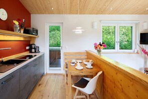 Frigorifero, forno, piano cottura, lavastoviglie