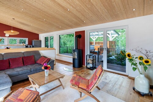 "Ferienhaus Das Große Paradies“ mit Sauna, Garten, HotTube und WLAN in absoluter Traumlage