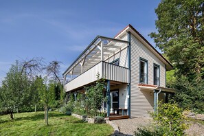 Exterior - Holiday home "Ferienhaus Das Große Paradies" with Sauna, Garden, Hot Tub and Wi-Fi (Liebenau)