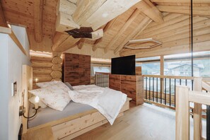 1 bedroom, free WiFi, bed sheets - Chalet "Zwoasom" with Mountain View, Private Terrace & Wi-Fi (Großarl)