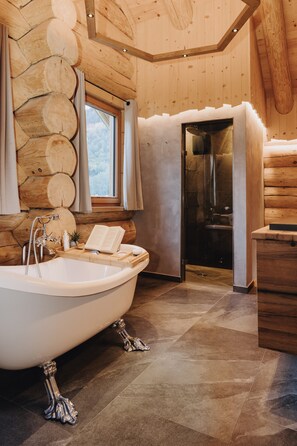 Shower, hair dryer, towels - Chalet "Zwoasom" with Mountain View, Private Terrace & Wi-Fi (Großarl)