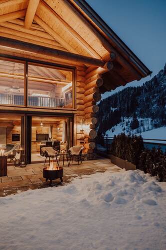 Chalet "Zwoasom" mit Bergblick, privater Terrasse und WLAN