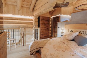 1 bedroom, free WiFi, bed sheets - Chalet "Zwoasom" with Mountain View, Private Terrace & Wi-Fi (Großarl)
