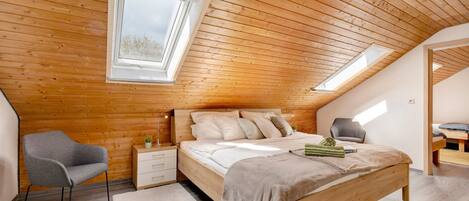 2 bedrooms, iron/ironing board, free WiFi, bed sheets