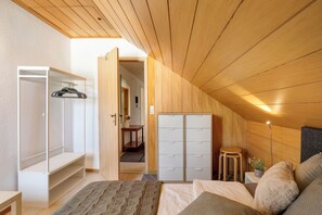 2 bedrooms, iron/ironing board, free WiFi, bed sheets - Apartment 'Am Schlehbach' with Private Garden, Balcony and Wi-Fi (Offingen)