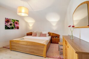 2 quartos, ferros/tábuas de passar roupa, Wi-Fi de cortesia