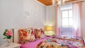 1 dormitorio, tabla de planchar con plancha, wifi gratis y ropa de cama