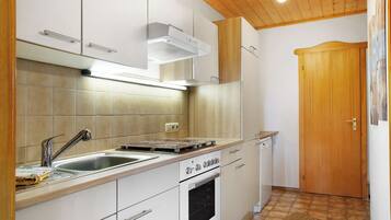 Kühlschrank, Ofen, Herdplatte, Geschirrspüler