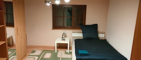 4 室のベッドルーム、WiFi、ベッドシーツ