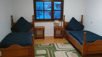 4 bedrooms, WiFi, bed sheets