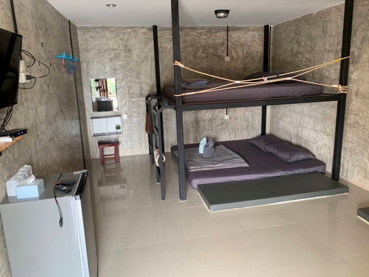 Kamar Keluarga (For 4 persons) | Meja kerja, Wi-Fi gratis, dan seprai linen