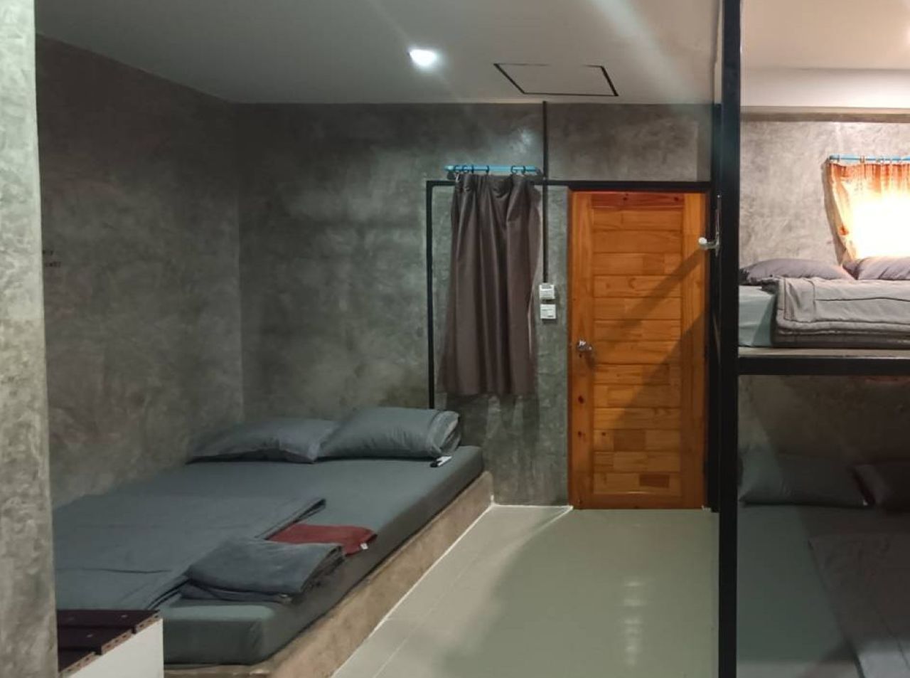 Kamar Keluarga (For 6 persons) | Meja kerja, Wi-Fi gratis, dan seprai linen