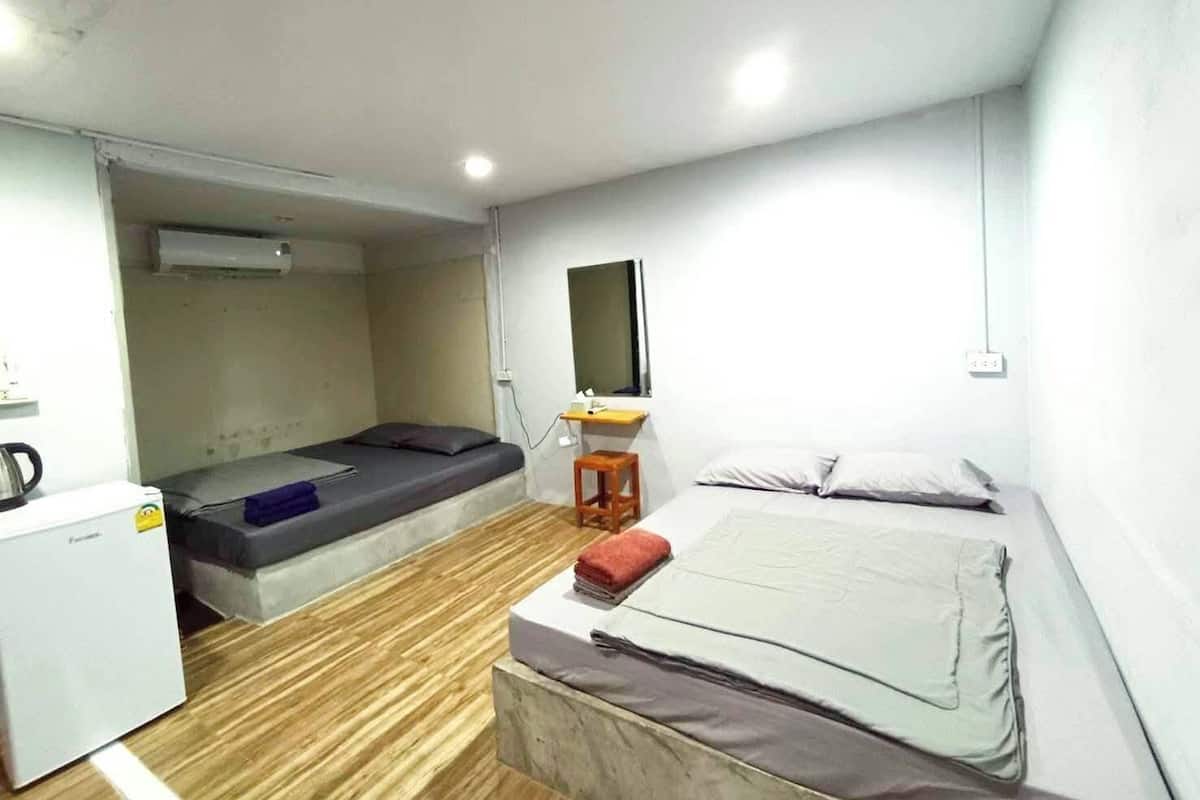 Deluxe Quadruple Room | Free WiFi, bed sheets