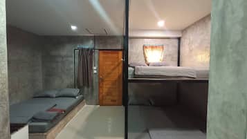 Escritorio, wifi gratis y ropa de cama