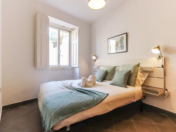 1 bedroom, iron/ironing board, Internet, bed sheets