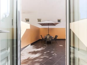Outdoor dining - Vita Portucale | Campo de Ourique Terrace (Lisboa)