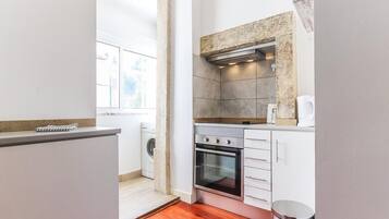 Kühlschrank, Mikrowelle, Geschirrspüler