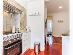 Fridge, microwave, dishwasher, coffee/tea maker