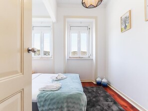 1 bedroom, internet, bed sheets
