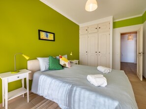 2 habitaciones, tabla de planchar con plancha, internet y ropa de cama 