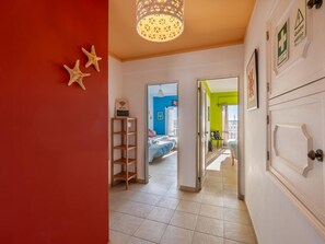 2 habitaciones, tabla de planchar con plancha, internet y ropa de cama 