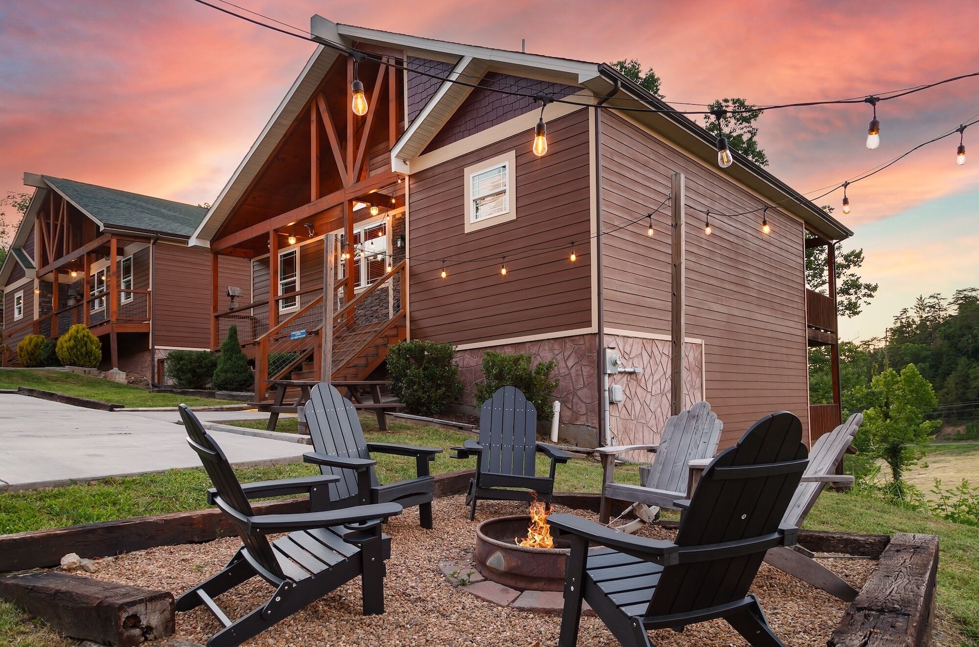 Lux cabin near strip 5 Bdrm + King & Hot Tub - 44