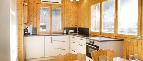 Réfrigérateur, four, plaque de cuisson, lave-vaisselle