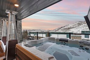 Outdoor spa tub - Kings Crown Ski In/Out 2BR (Park City)
