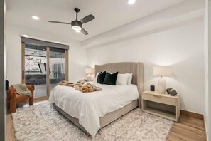 2 bedrooms, iron/ironing board, travel crib, WiFi - Kings Crown Ski In/Out 2BR (Park City)