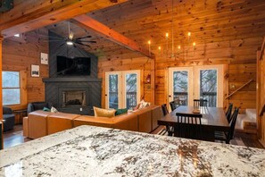 Interior - Mtn Retreat! Movie Theater~Arcade ~Hot Tub~Slps 10 (McGaheysville)