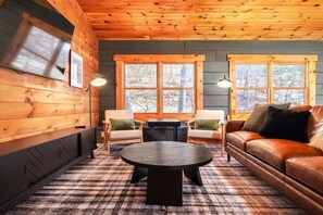 Televisión, chimenea, oficina