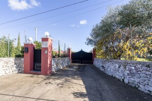 Property grounds - GuestHost - Villa Maria with pool - El Mirador Apartment (Specchiaruzzo, Ostuni)