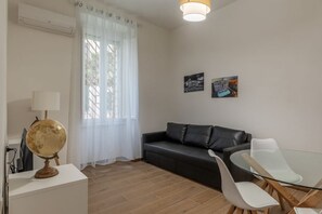 Living area - Within walking distance of the Vatican Museums Flat! MM Cyprus (Roma)