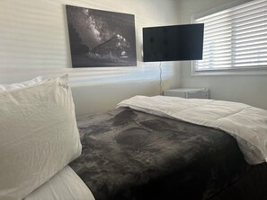 Premium Room, 1 Double Bed | Free WiFi, bed sheets - Grand Central Motel (Ely)