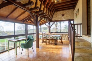 Dining - Gite Oustal à Nouzet en Périgord Vert Avec Terrain D'un Hectare (Eyzerac)