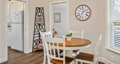 Marvelous Single Level Home in Central Newberg, Fire-Table, Covered Patio, Seven Blocks to Downtown