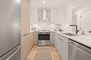 Fridge, microwave, oven, stovetop