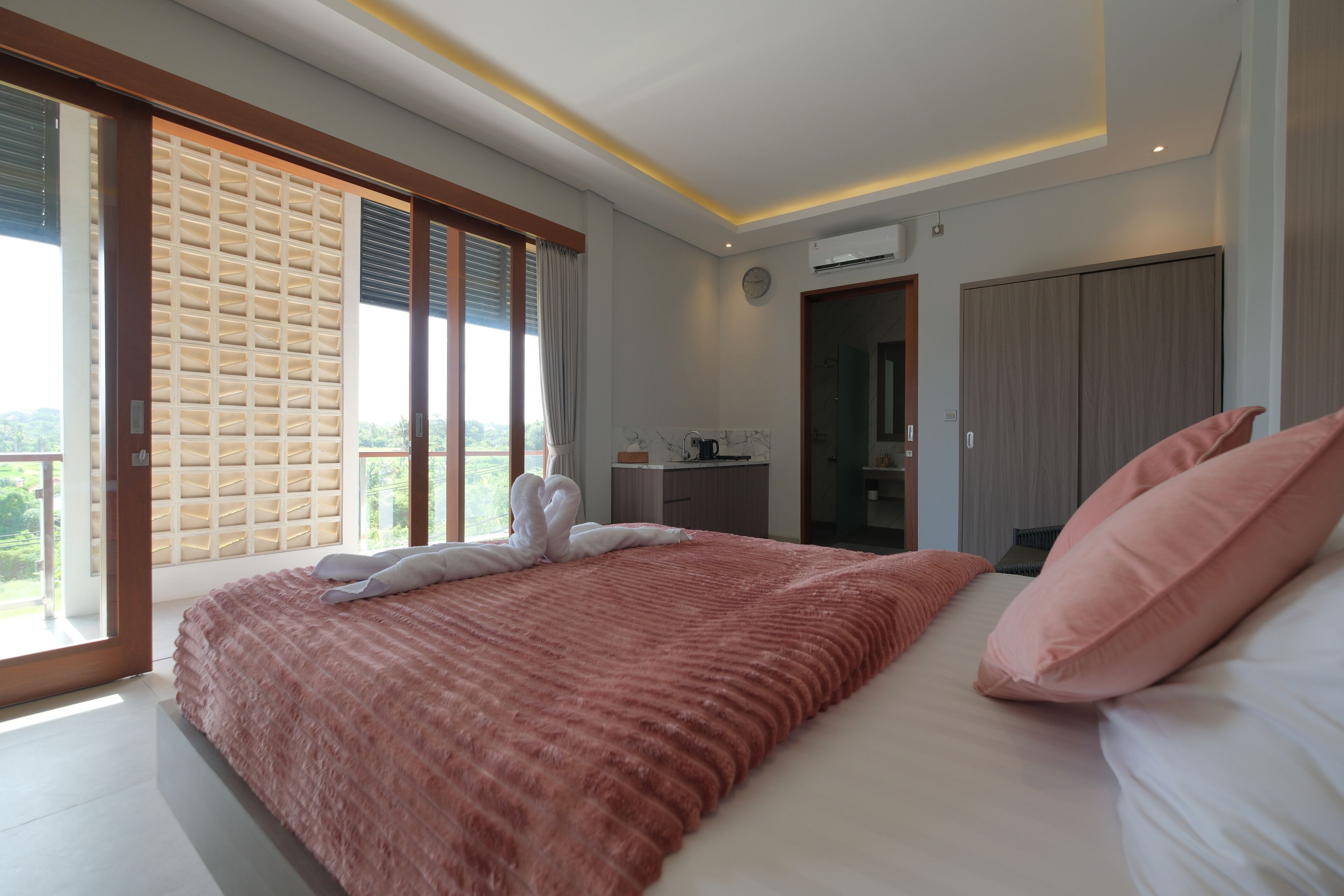 In-room safe, blackout curtains, free WiFi, bed sheets